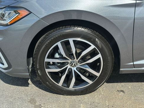 Used 2025 Volkswagen Jetta SE image 30