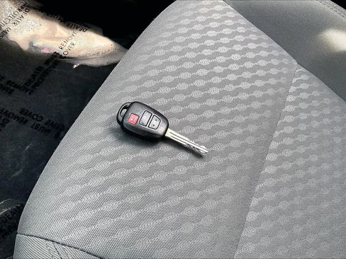 Used 2022 Toyota Tacoma SR AWD/4WD image 14