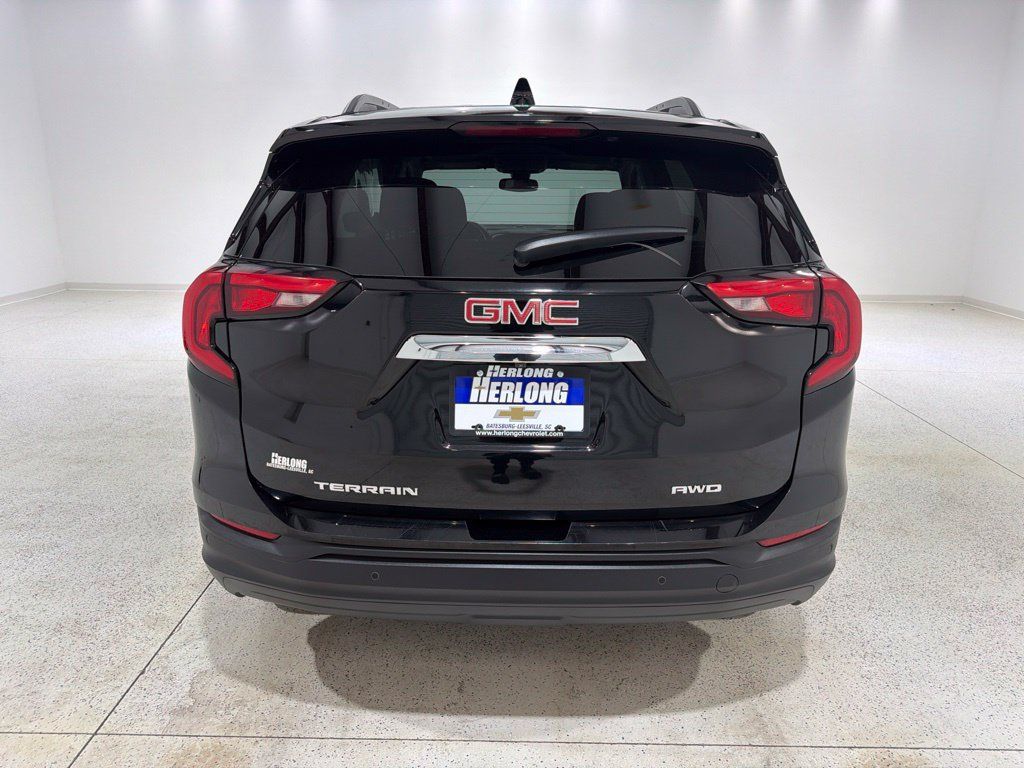 Used 2021 GMC Terrain SLE w/ Driver Convenience Package AWD/4WD image 4