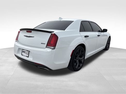 Used 2021 Chrysler 300 Touring w/ Sport Appearance Package image 5