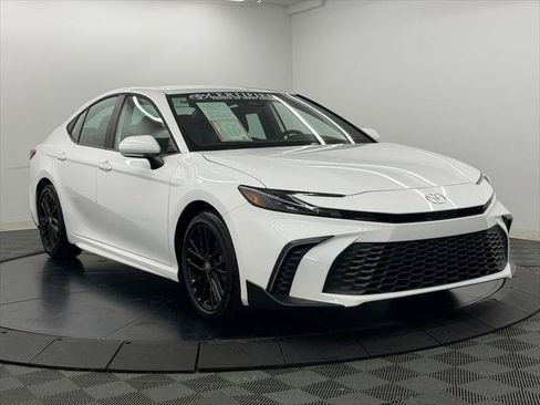 Used 2026 Toyota Camry SE FWD image 8