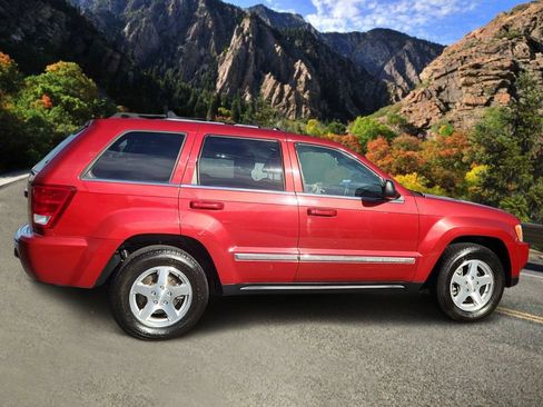 Used 2006 Jeep Grand Cherokee Limited w/ Trailer Tow Group IV AWD/4WD image 2