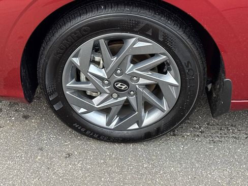 Certified 2024 Hyundai Elantra SEL image 10