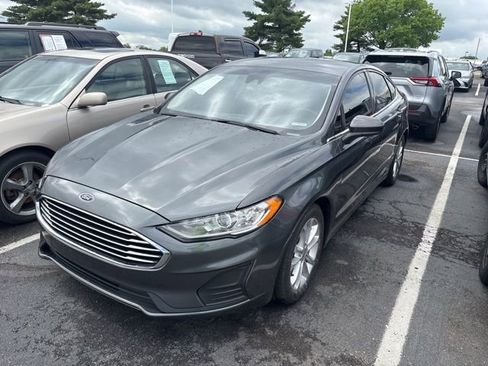 Used 2020 Ford Fusion SE FWD image 3