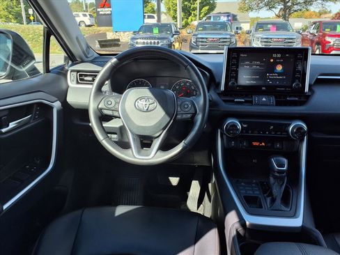 Used 2019 Toyota RAV4 XLE Premium image 9