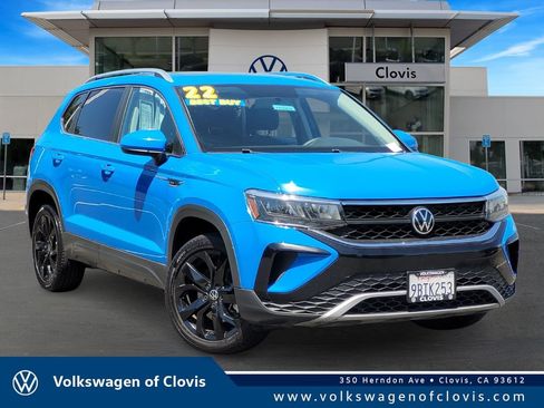 Used 2022 Volkswagen Taos SE FWD image 1
