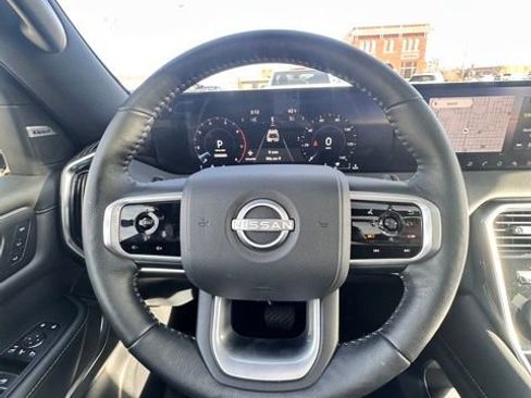 Certified 2025 Nissan Armada Platinum image 18