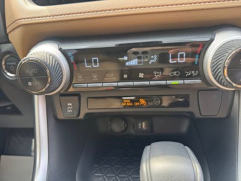Used 2025 Toyota RAV4 XLE AWD/4WD image 20