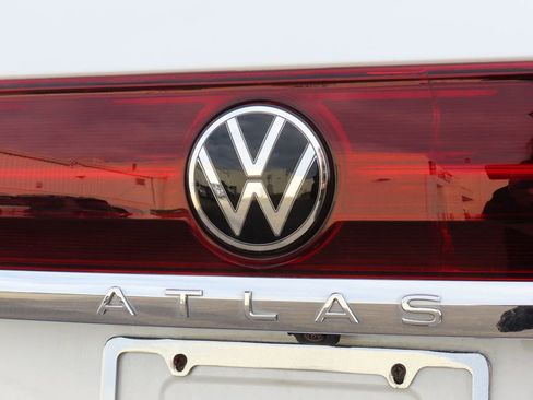 Certified 2024 Volkswagen Atlas SEL Premium R-Line image 21