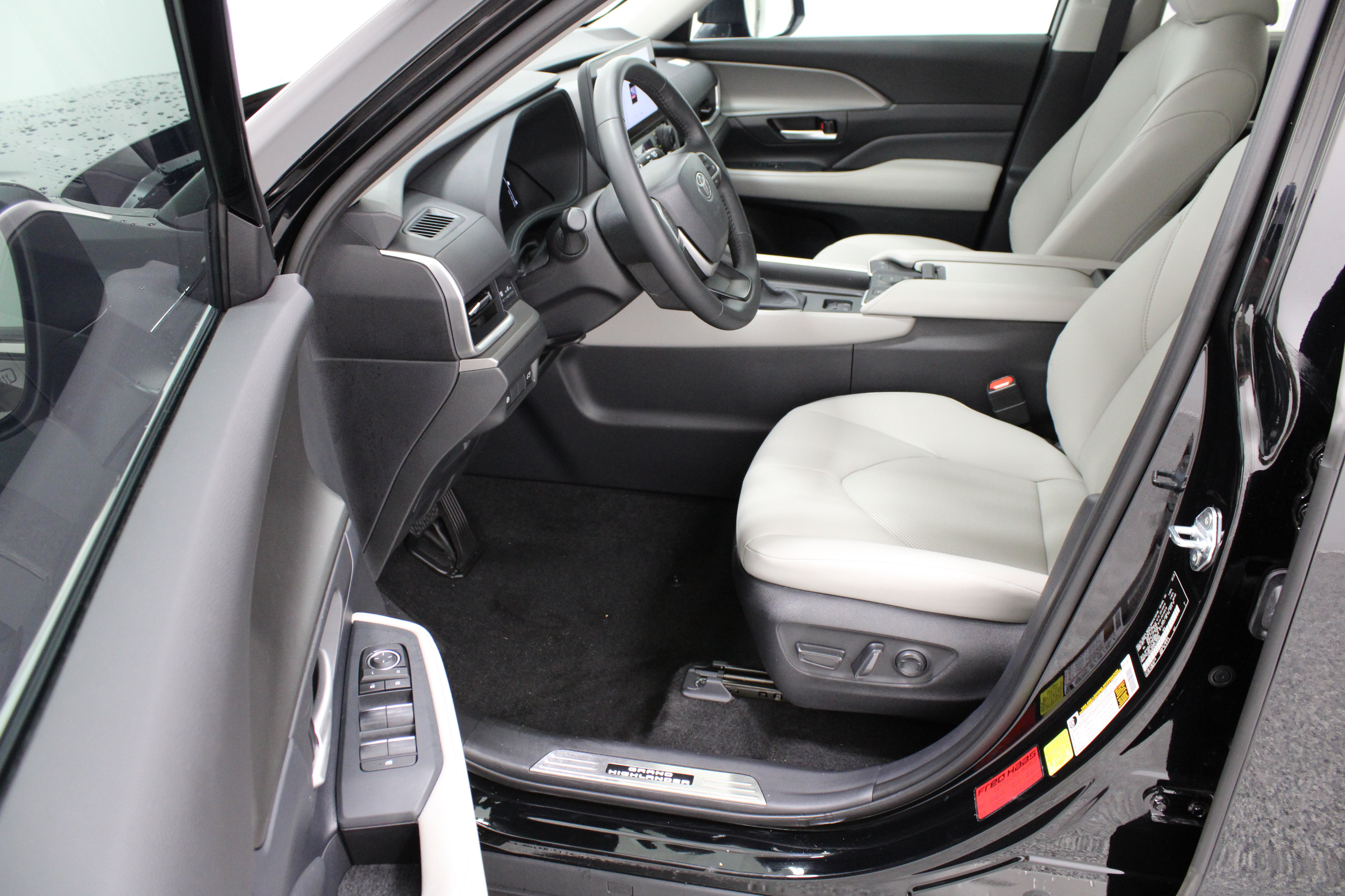 Used 2026 Toyota Grand Highlander AWD image 14