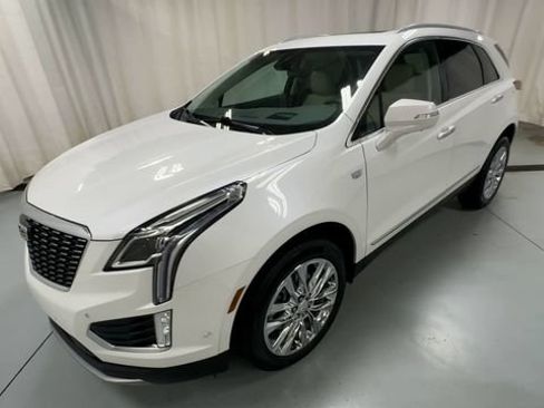 Used 2022 Cadillac XT5 Premium Luxury w/ Technology Package FWD image 4