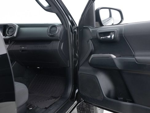 Used 2017 Toyota Tacoma SR5 image 28