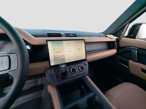 New 2026 Land Rover Defender 110 X-Dynamic SE image 27
