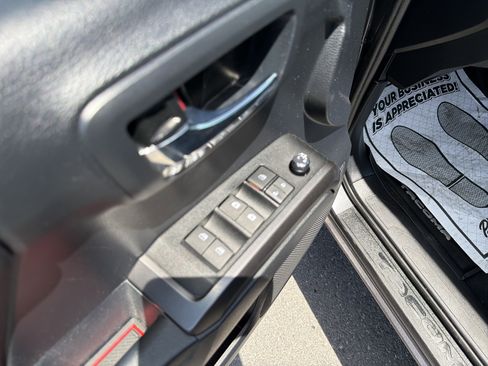 Used 2018 Toyota Tacoma TRD Sport AWD/4WD image 16