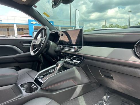 Used 2024 Chevrolet Colorado Z71 w/ Z71 Convenience Package 2 image 33