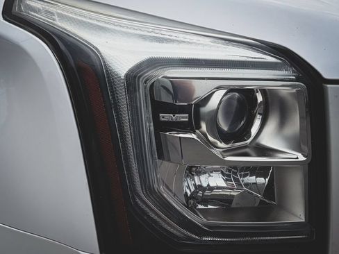 Used 2017 GMC Yukon XL Denali w/ Open Road Package AWD/4WD image 27