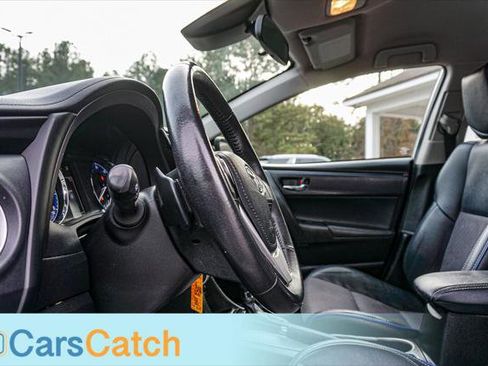 Used 2018 Toyota Corolla SE image 32