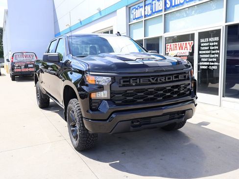 New 2026 Chevrolet Silverado 1500 Custom Trail Boss w/ Midnight Edition AWD/4WD image 2