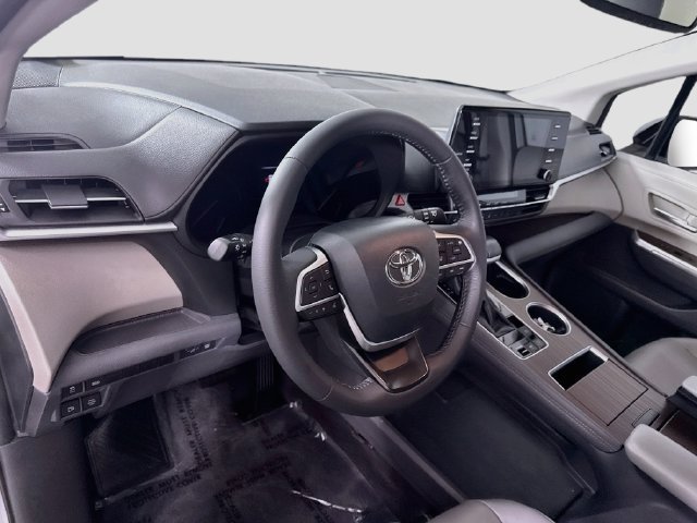 Certified 2021 Toyota Sienna XLE FWD image 10