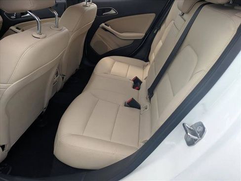 Used 2019 Mercedes-Benz GLA 250 image 16
