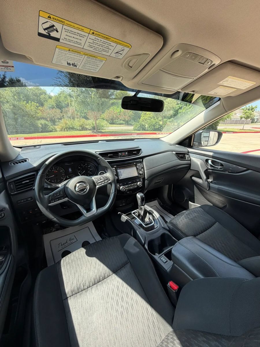 Used 2017 Nissan Rogue SV w/ SV Premium Package FWD image 13