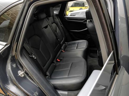 Used 2023 Porsche Macan w/ Premium Package Plus AWD/4WD image 36