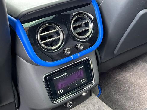 Used 2025 Bentley Bentayga image 19