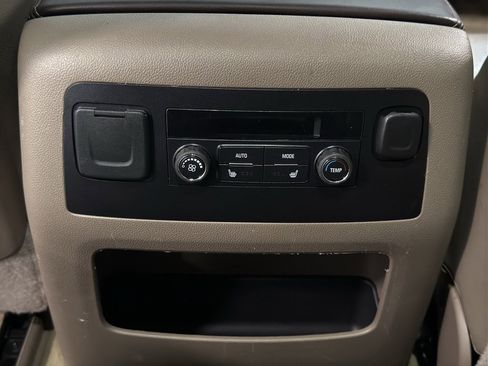 Used 2016 Chevrolet Suburban LTZ image 31