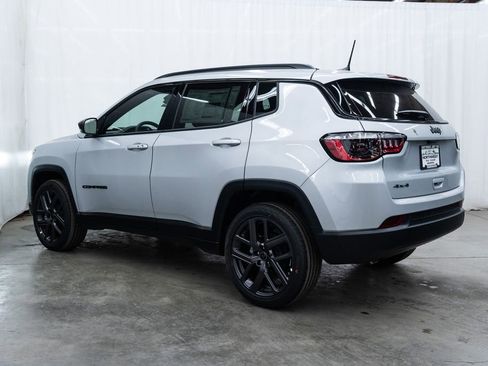 Used 2026 Jeep Compass Latitude image 4