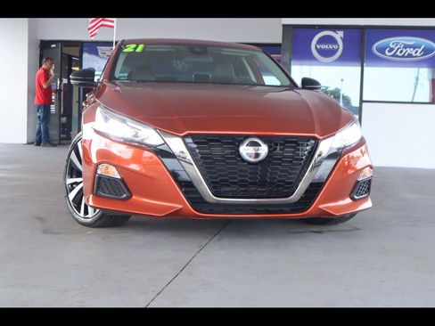 Used 2021 Nissan Altima 2.5 SR w/ SR Premium Package FWD image 1