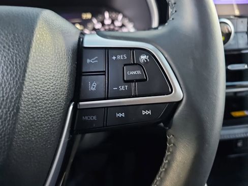 Certified 2024 Toyota Highlander XLE AWD/4WD image 12