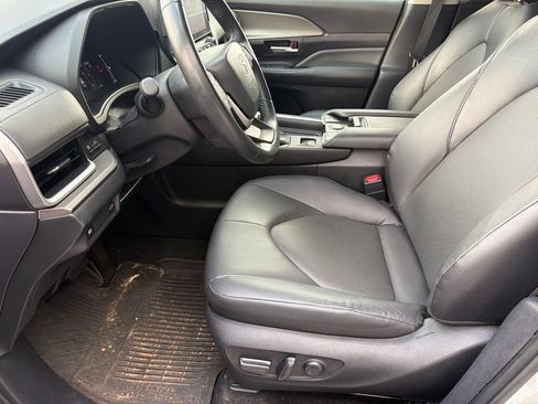 Used 2025 Toyota Grand Highlander FWD image 17