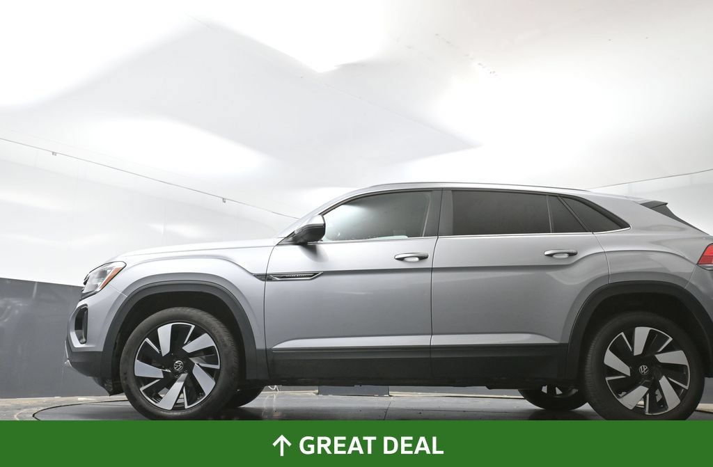 Used 2025 Volkswagen Atlas Cross Sport SE FWD image 57