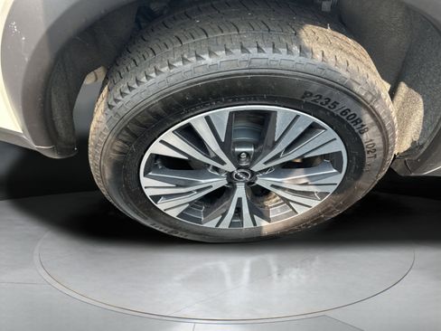 Used 2023 Nissan Rogue SV image 8