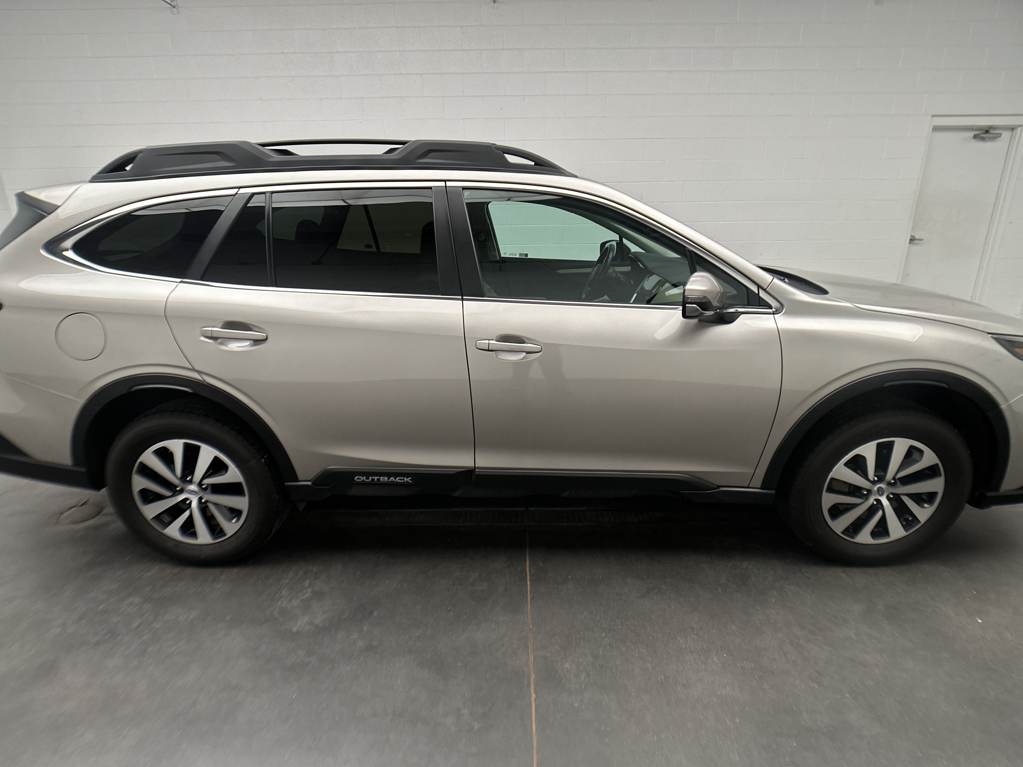 Used 2020 Subaru Outback Premium w/ Popular Package #1 AWD/4WD image 10