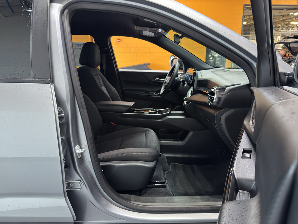 Used 2026 Chevrolet Equinox LT AWD/4WD image 16