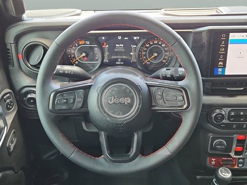 Used 2024 Jeep Wrangler Unlimited Rubicon w/ Convenience Group AWD/4WD image 18