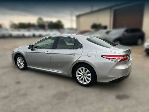 Used 2020 Toyota Camry LE image 7