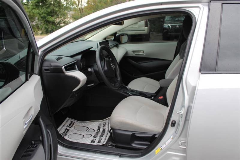 Used 2021 Toyota Corolla LE w/ Carpet Mat Package (TMS) FWD image 10