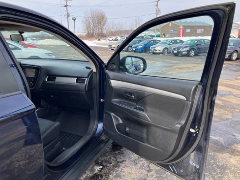 Used 2018 Mitsubishi Outlander ES image 15
