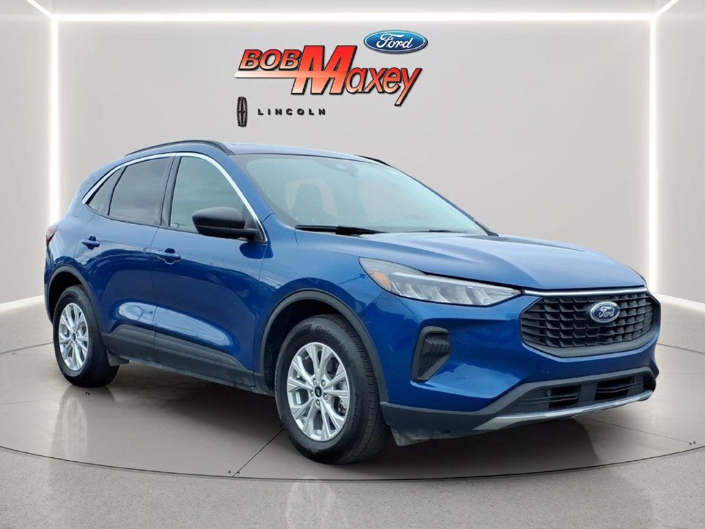 Used 2023 Ford Escape Active AWD/4WD image 3