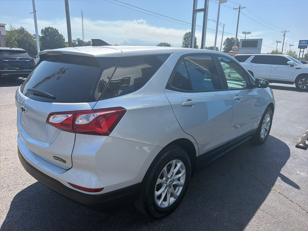 Used 2021 Chevrolet Equinox LS w/ LS Convenience Package FWD image 4