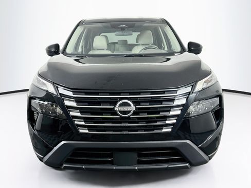 Used 2025 Nissan Rogue SV AWD/4WD image 2