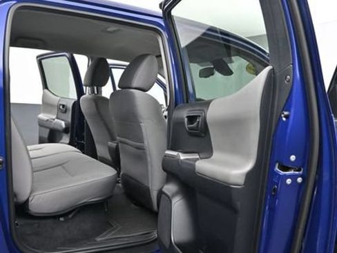 Used 2023 Toyota Tacoma SR5 AWD/4WD image 10