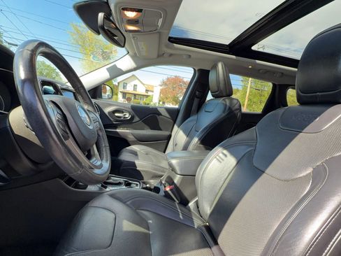 Used 2019 Jeep Cherokee Limited AWD/4WD image 10