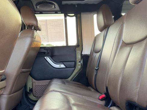 Used 2013 Jeep Wrangler Unlimited Rubicon w/ Connectivity Group AWD/4WD image 14