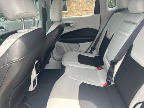 Used 2018 Jeep Compass Latitude FWD image 20