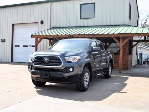 Used 2018 Toyota Tacoma SR5 image 5