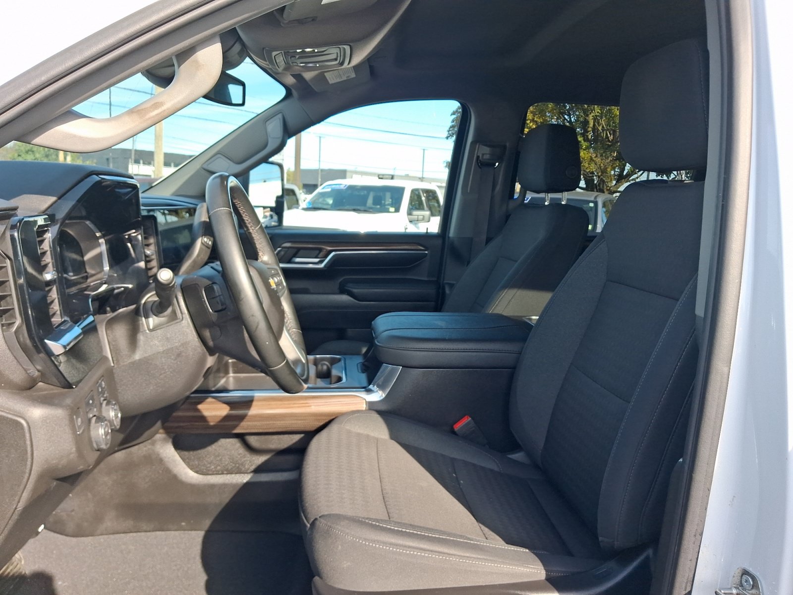 Used 2024 Chevrolet Silverado 2500 LT w/ Convenience Package AWD/4WD image 5