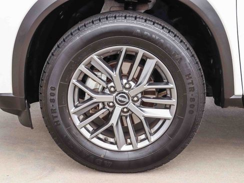 Used 2023 Nissan Rogue S AWD/4WD image 9